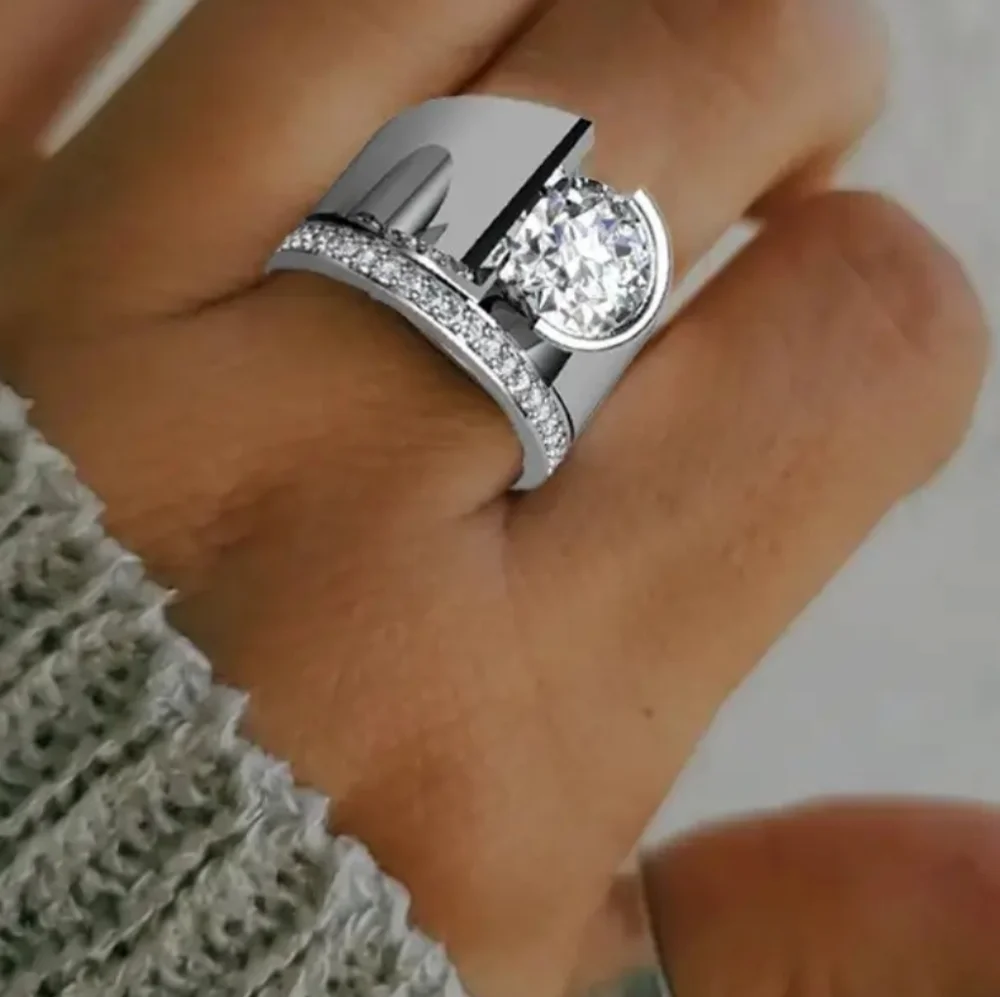 Two Piece European 18 Carat White Gold Plated Ring - Picture 2 of 3